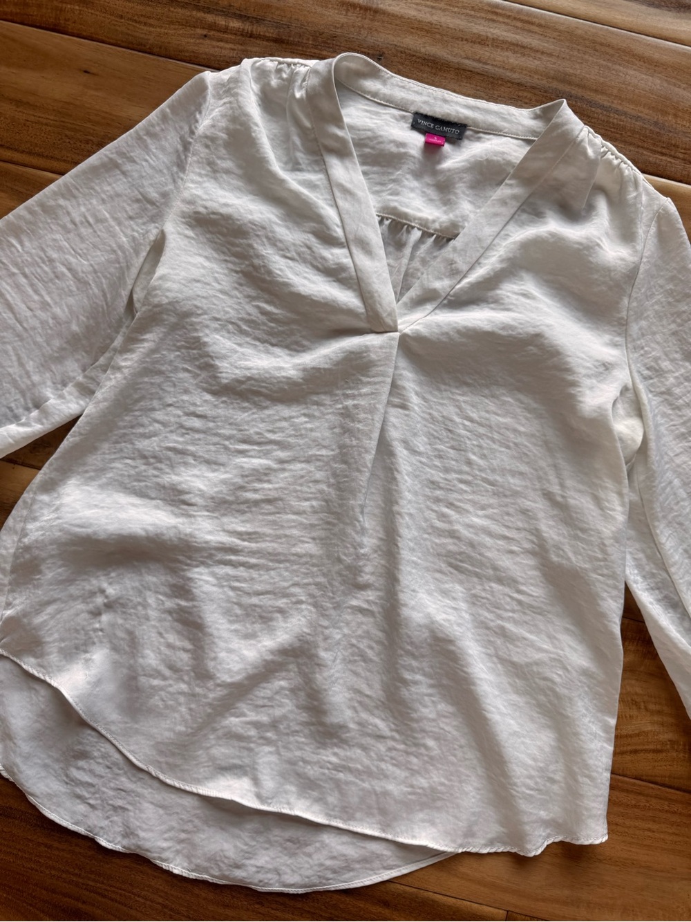 Vince Camuto White V-Neck 3/4 Sleeve Blouse - Picture 3 of 7